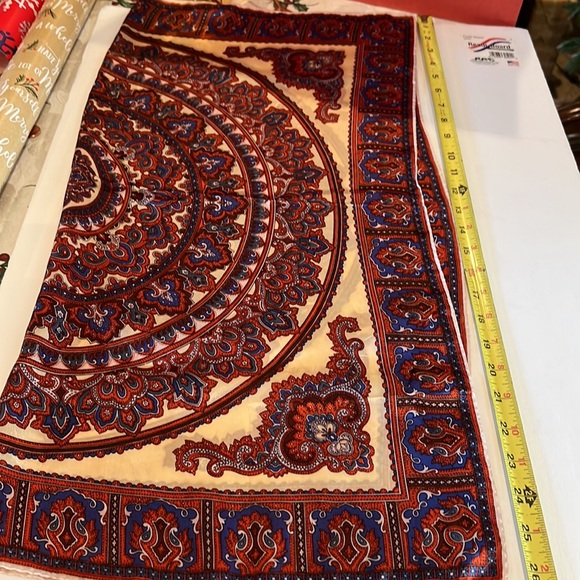 Vintage Gorgeous printed scarf hand stitched silky feel excellent condition - Picture 9 of 11